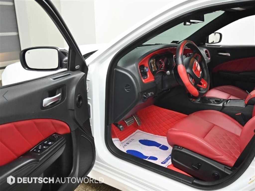 Dodge Charger — photo 11