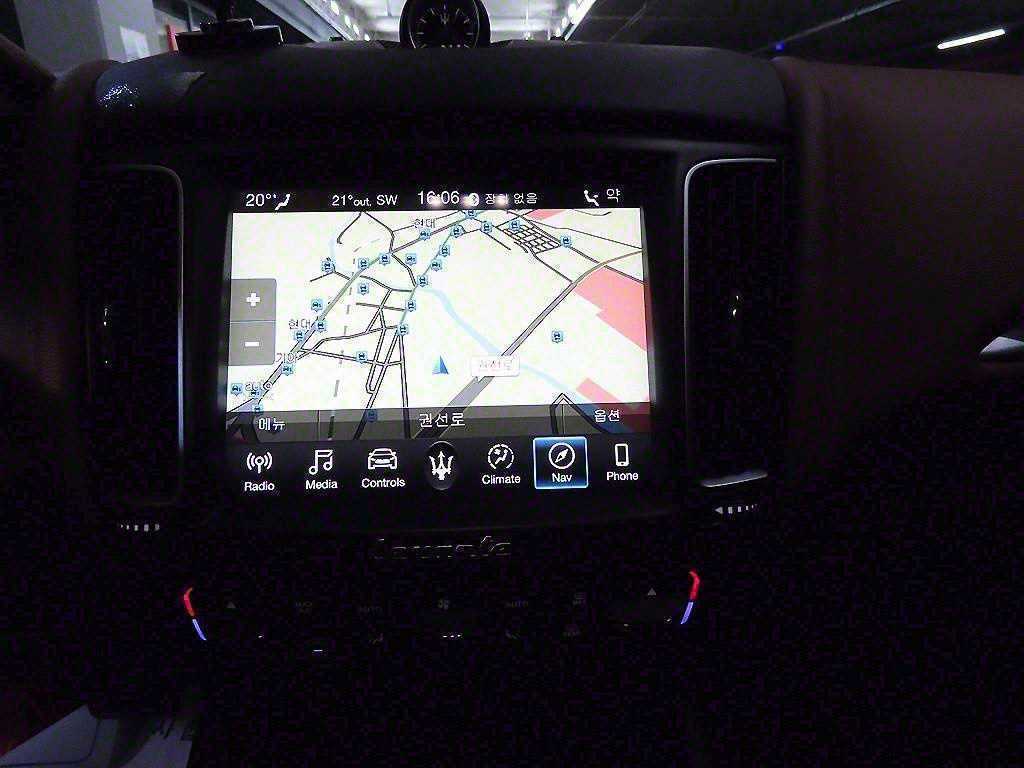 Maserati Levante — photo 11