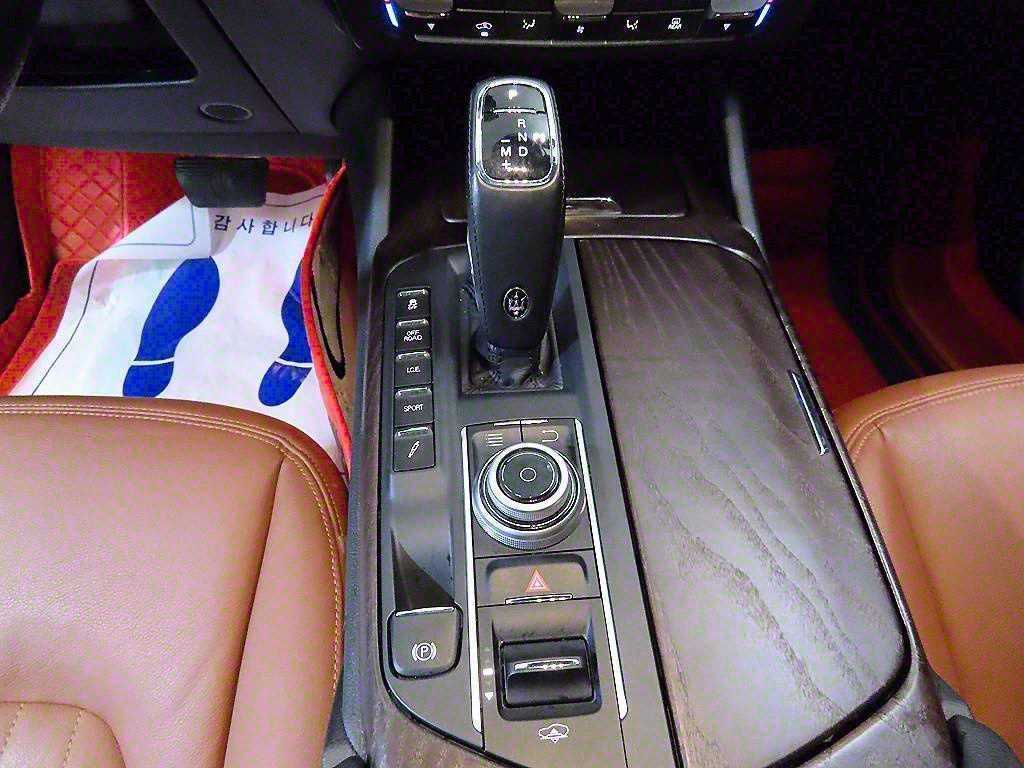 Maserati Levante — photo 12