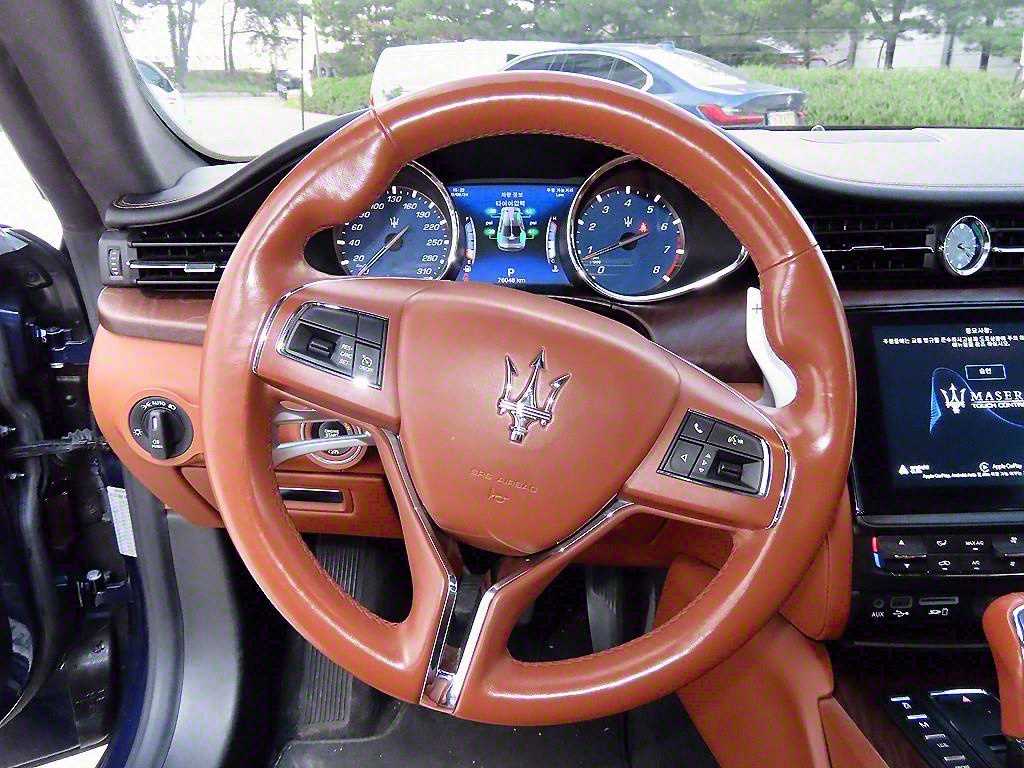 Maserati Quattroporte — photo 08