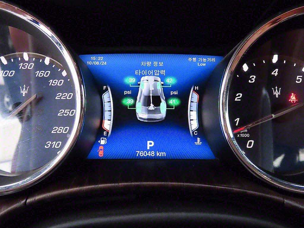 Maserati Quattroporte — photo 09