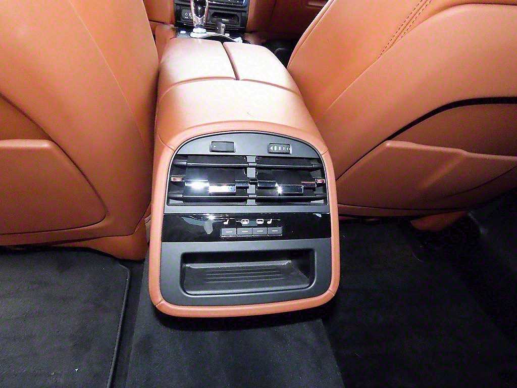 Maserati Quattroporte — photo 16
