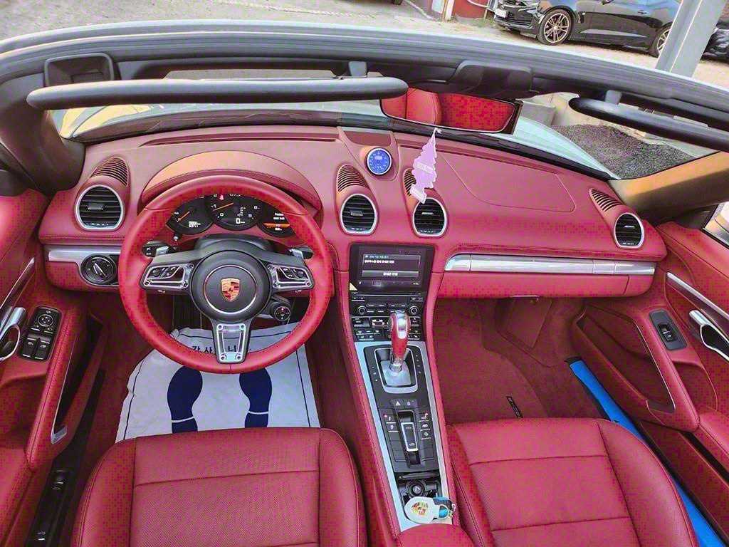 Porsche 718 — photo 08