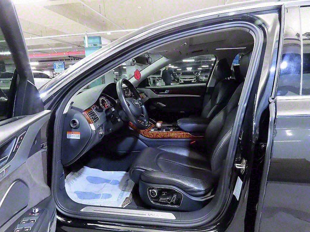 Audi A8 — photo 06