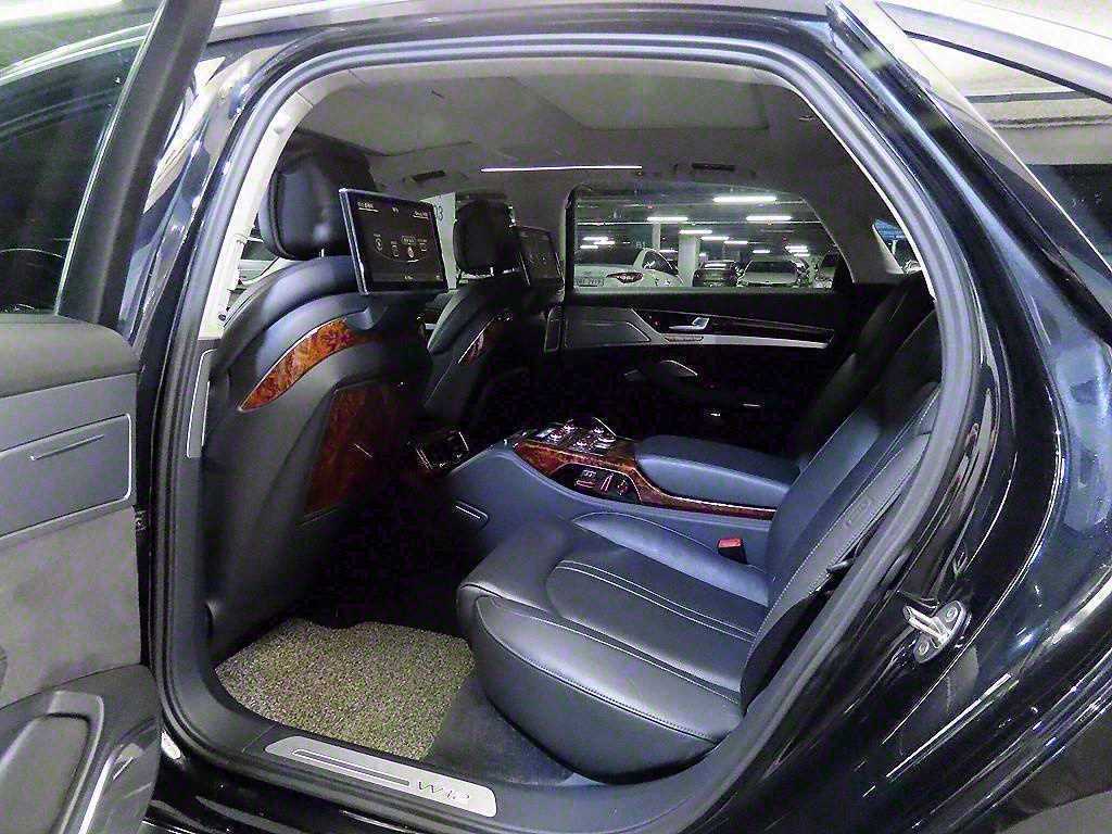 Audi A8 — photo 07