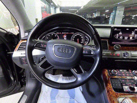 Audi A8 — photo 08