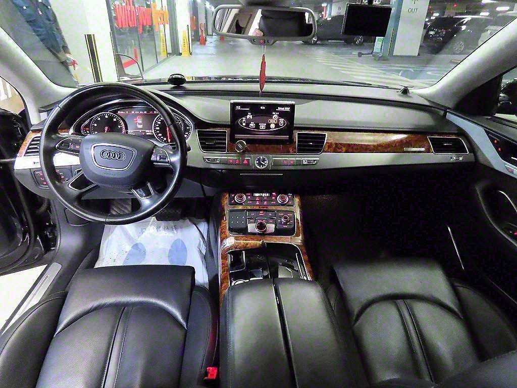 Audi A8 — photo 10