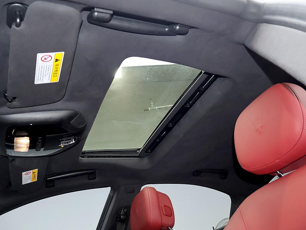 Maserati Ghibli — photo 14