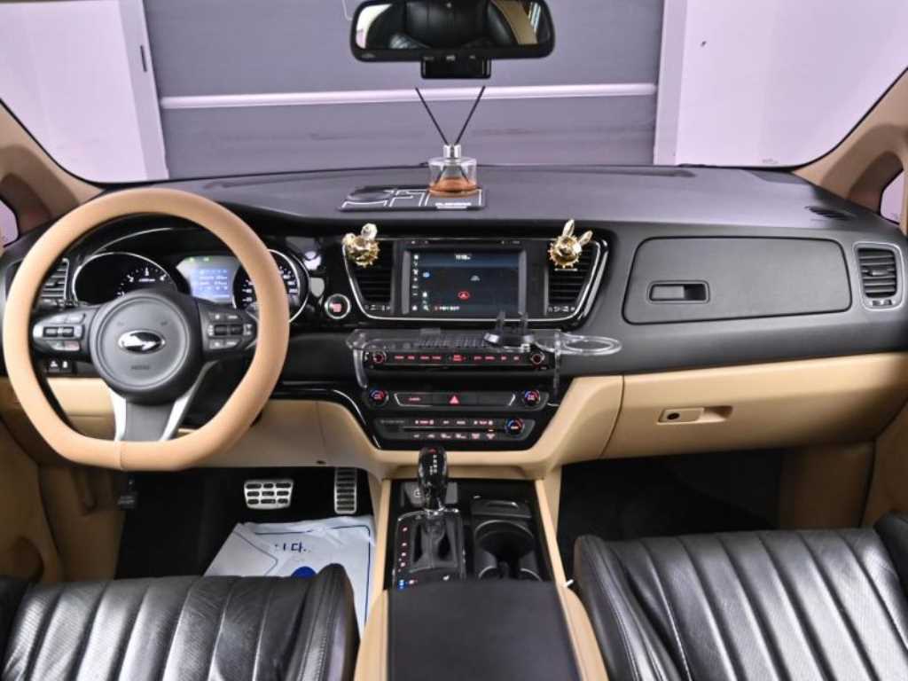 Kia Carnival — photo 07