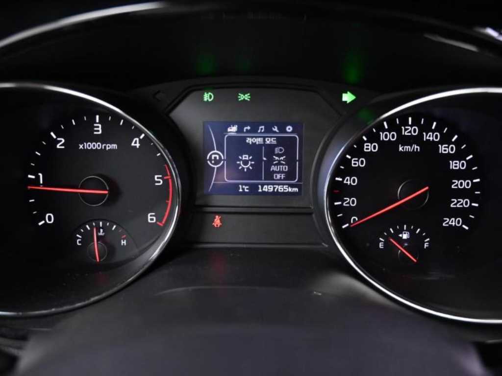 Kia Carnival — photo 08