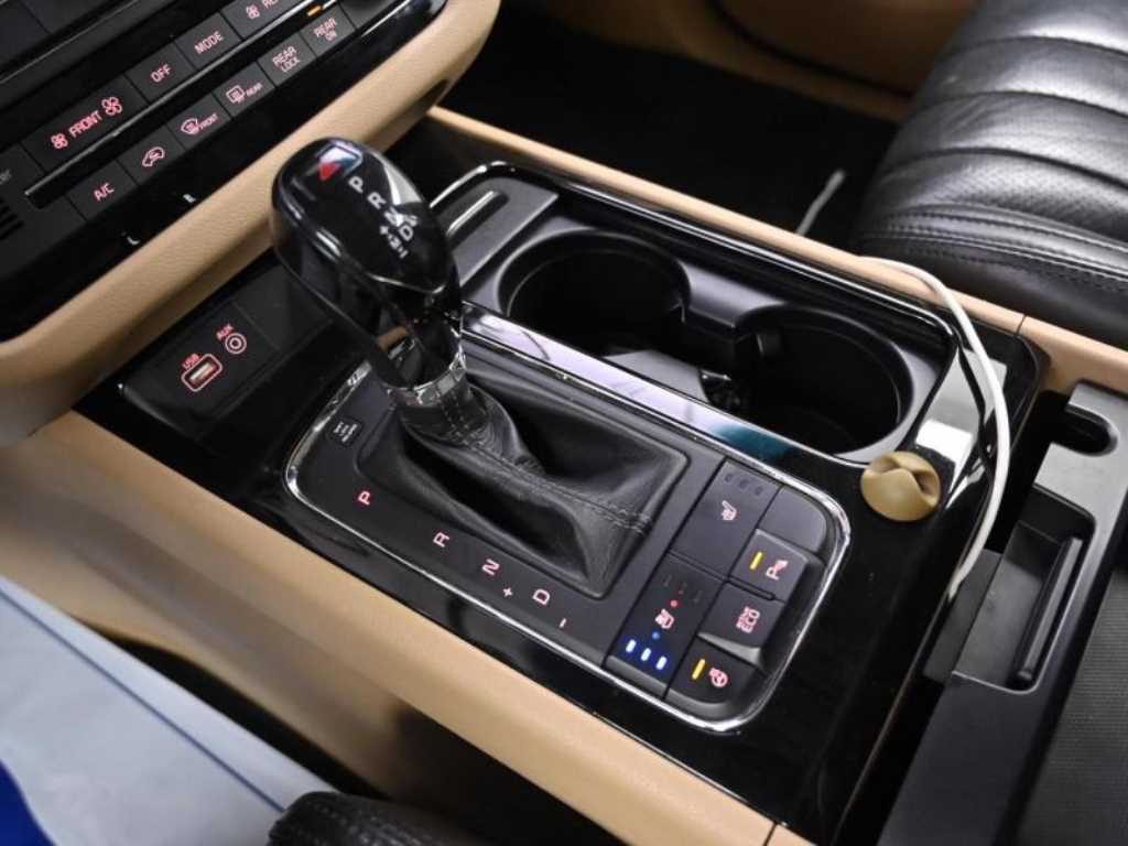 Kia Carnival — photo 09