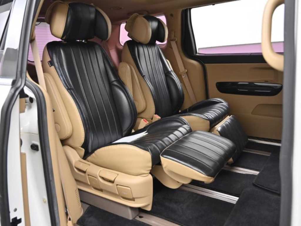 Kia Carnival — photo 12