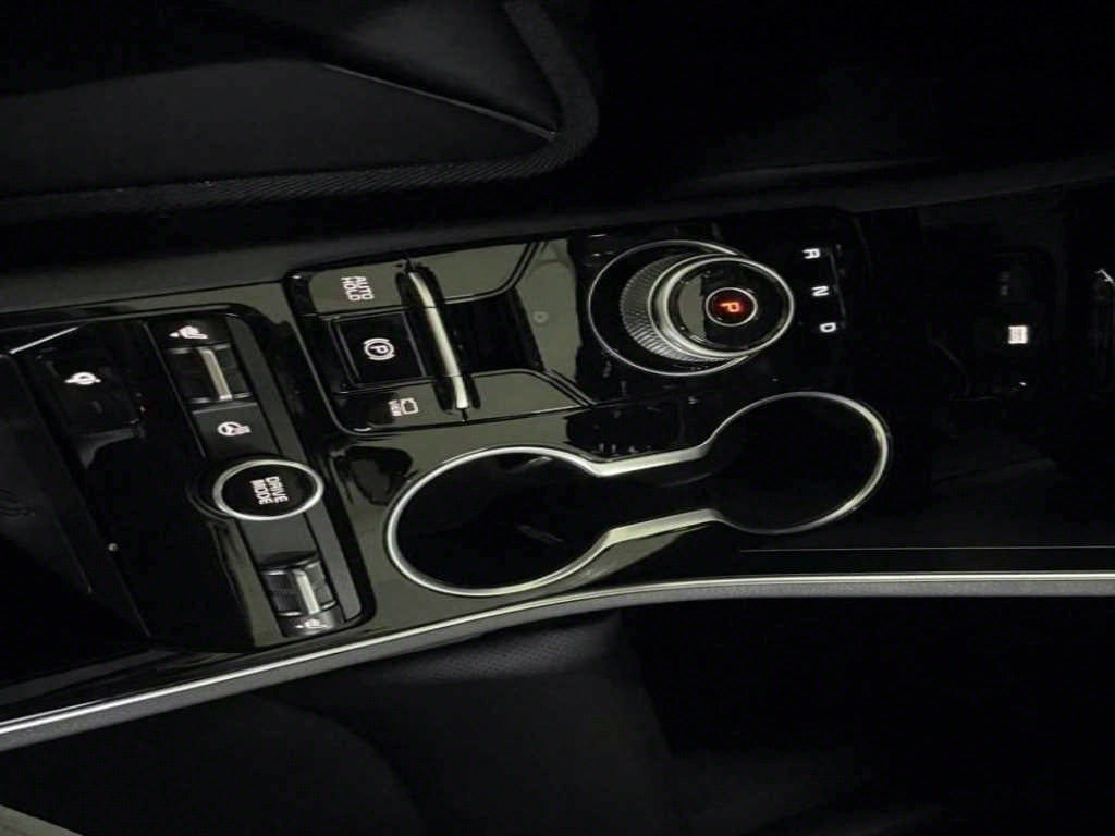 Kia K5 — photo 08