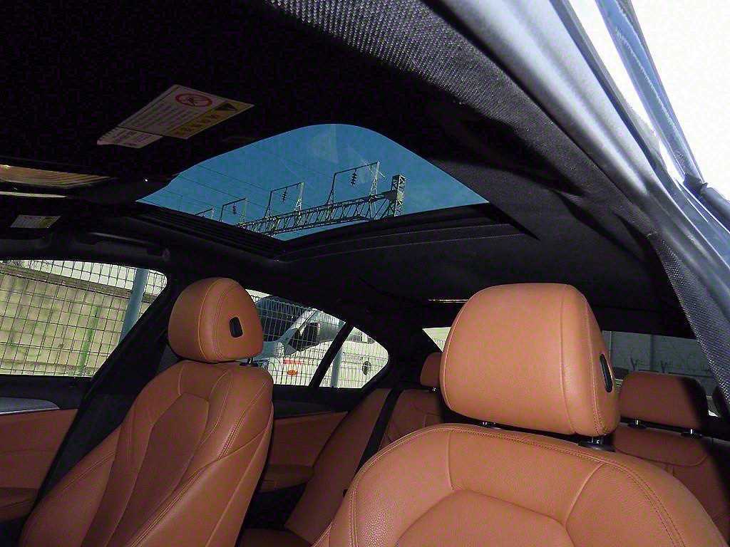 BMW 5-Series — photo 08