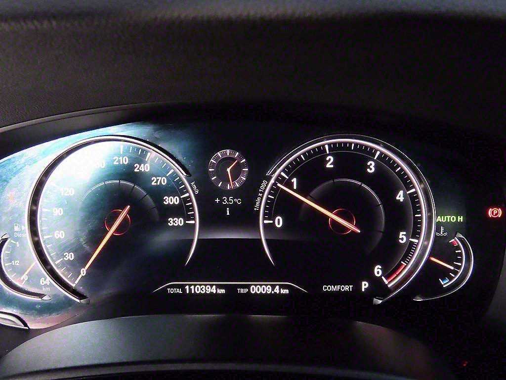 BMW 5-Series — photo 10