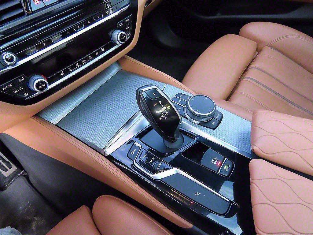 BMW 5-Series — photo 12