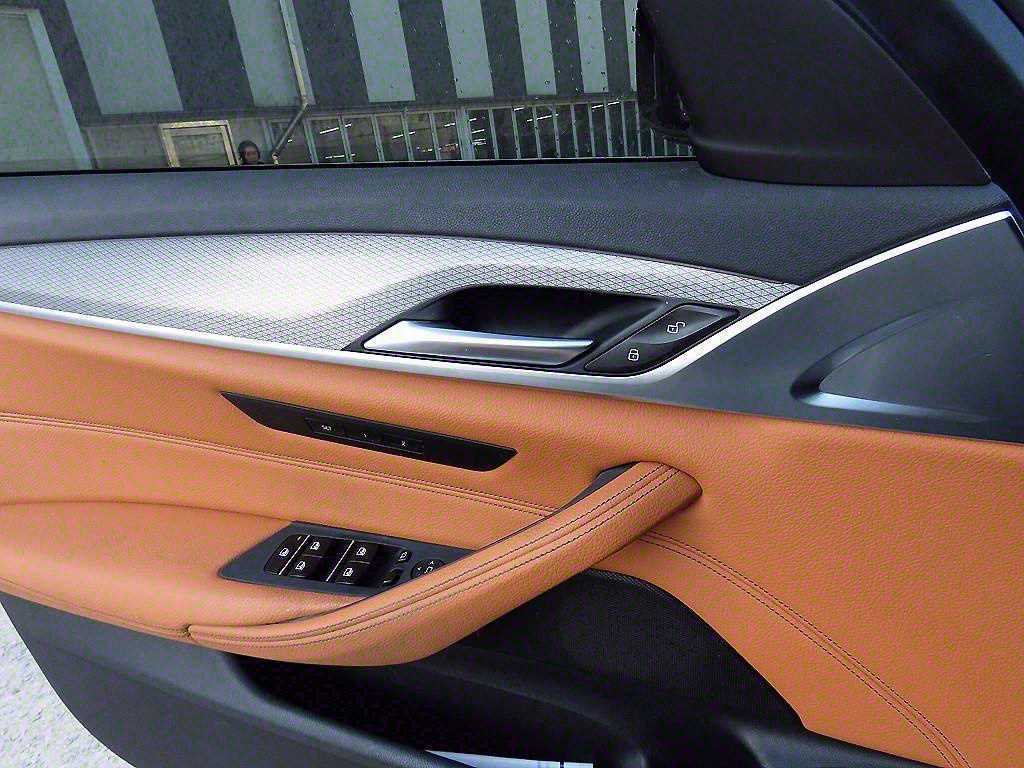 BMW 5-Series — photo 13