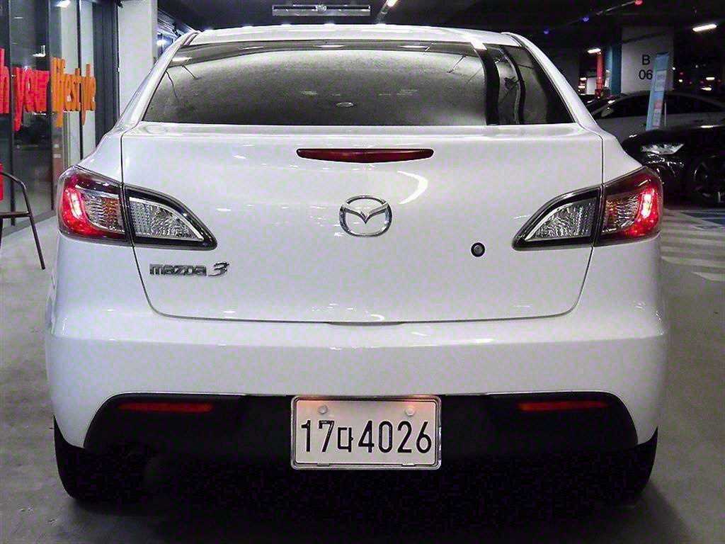 Mazda Mazda 3 — photo 05