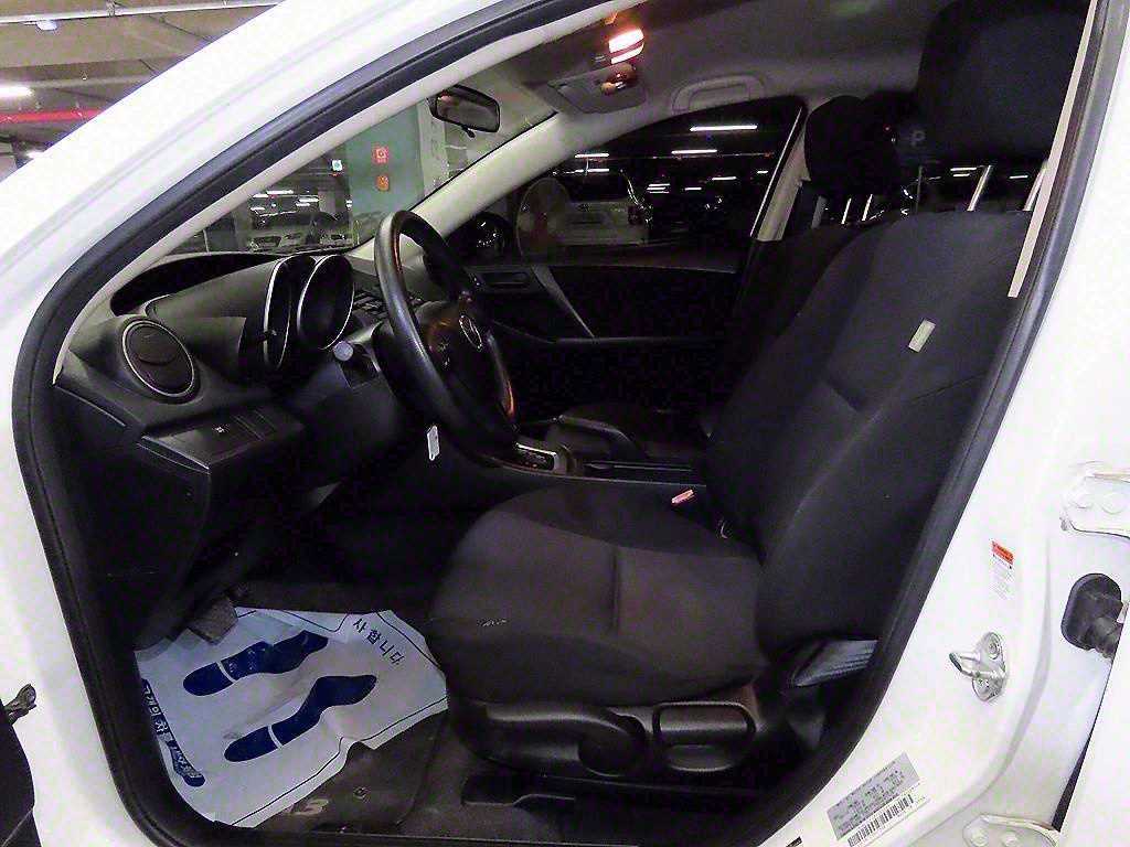 Mazda Mazda 3 — photo 06