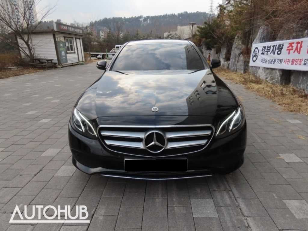 Mercedes-Benz E-Class — photo 01