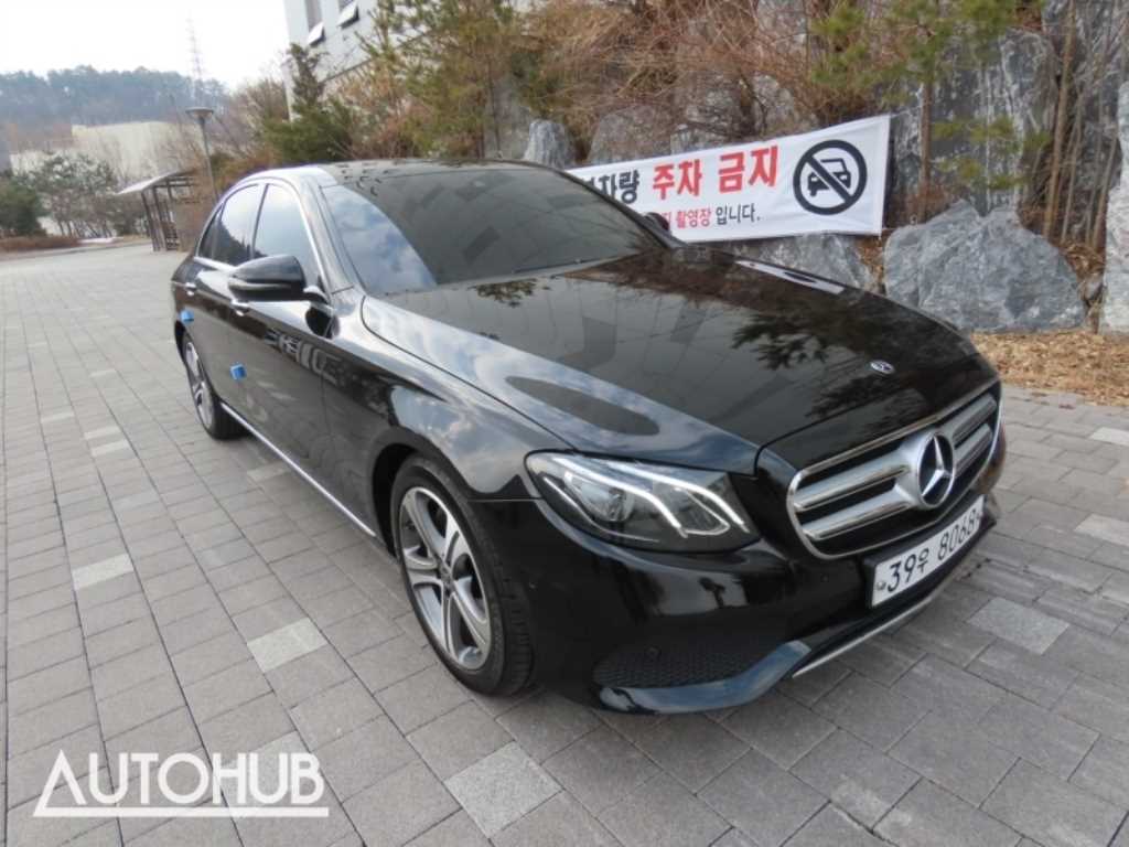 Mercedes-Benz E-Class — photo 02