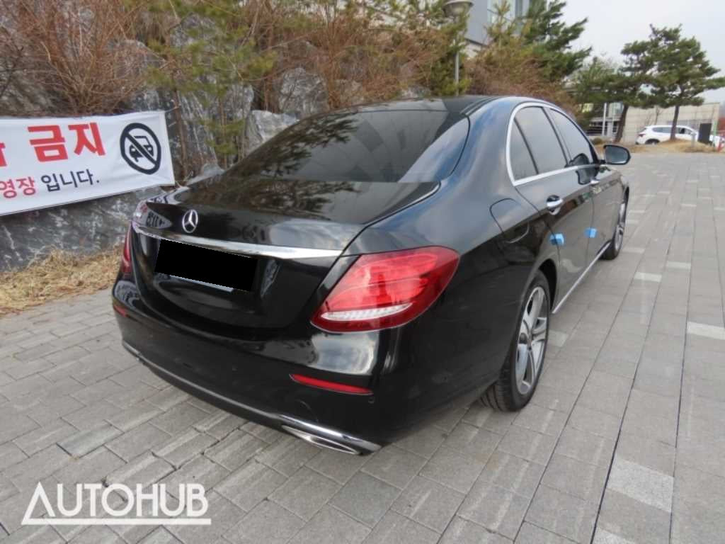 Mercedes-Benz E-Class — photo 03