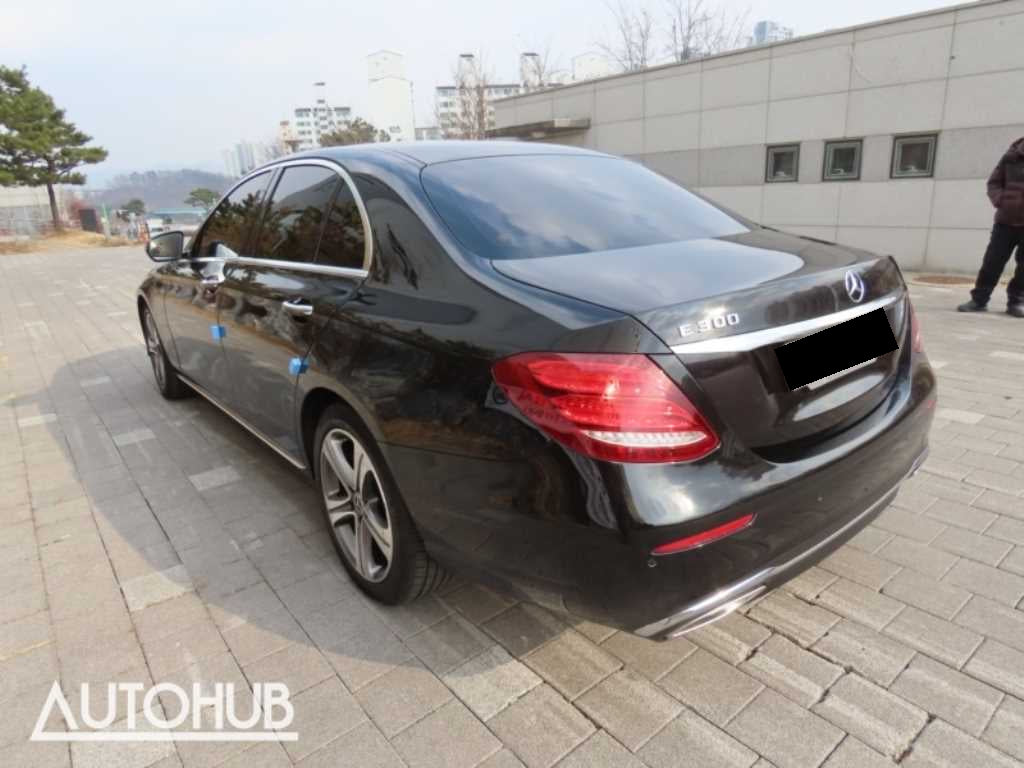 Mercedes-Benz E-Class — photo 04