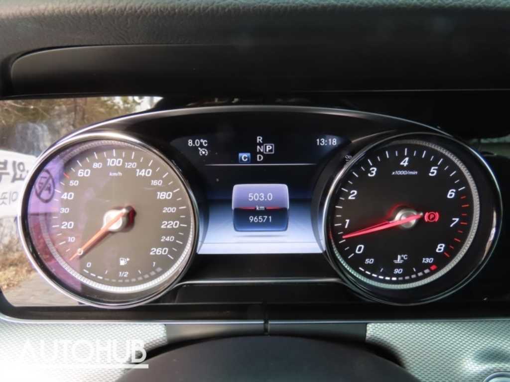 Mercedes-Benz E-Class — photo 06