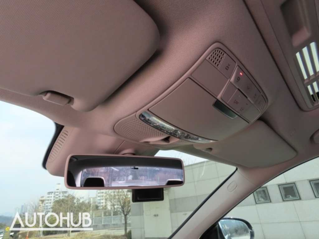 Mercedes-Benz E-Class — photo 12