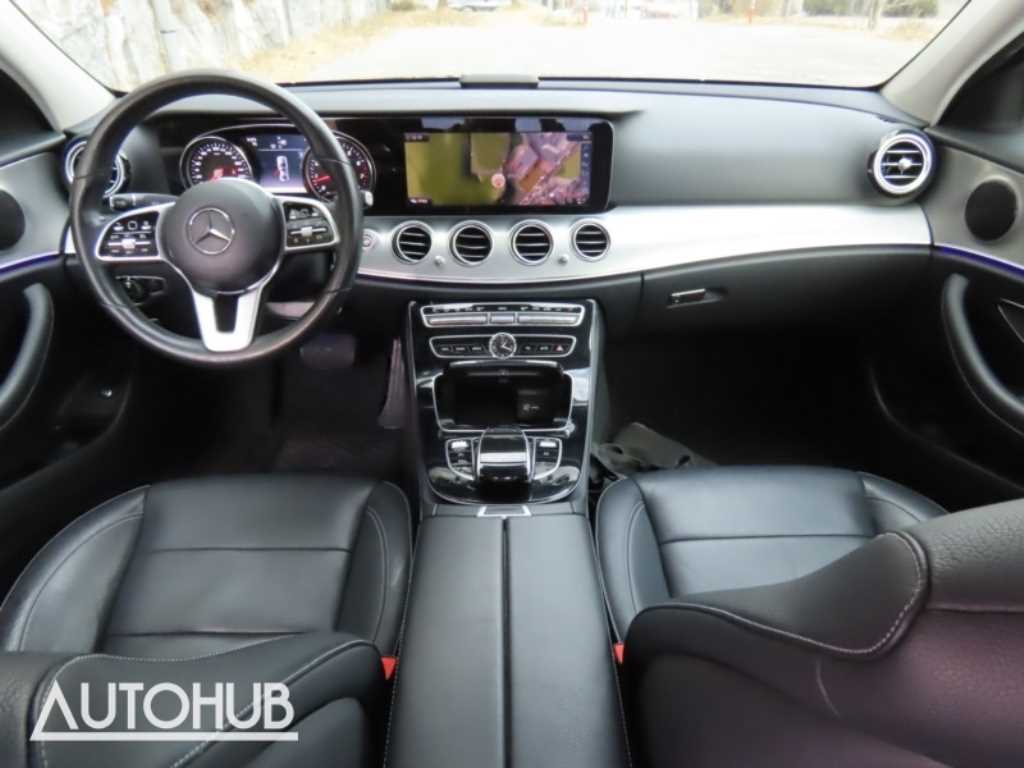Mercedes-Benz E-Class — photo 16