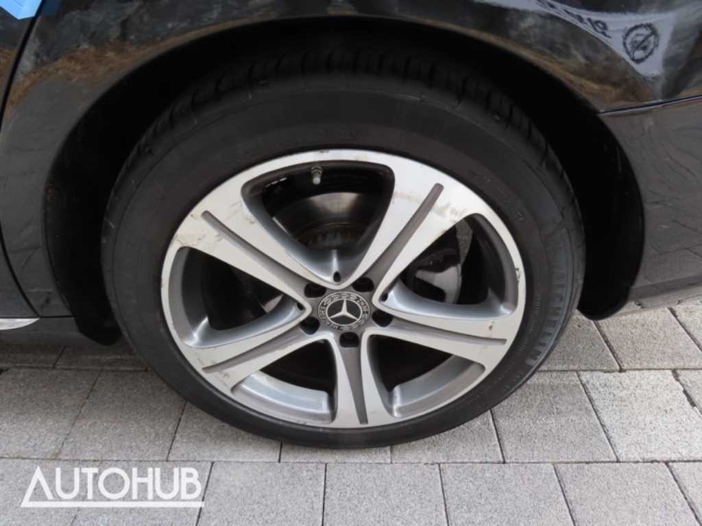 Mercedes-Benz E-Class — photo 18