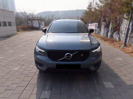 Volvo XC40 — photo 01