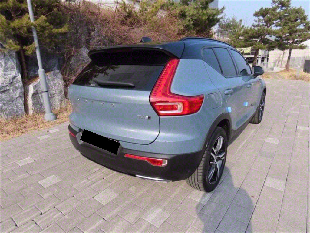 Volvo XC40 — photo 03