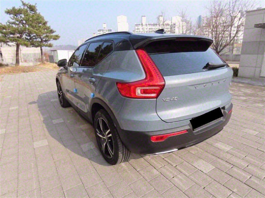 Volvo XC40 — photo 04
