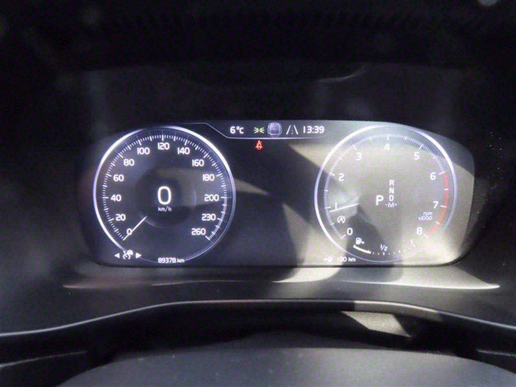 Volvo XC40 — photo 05
