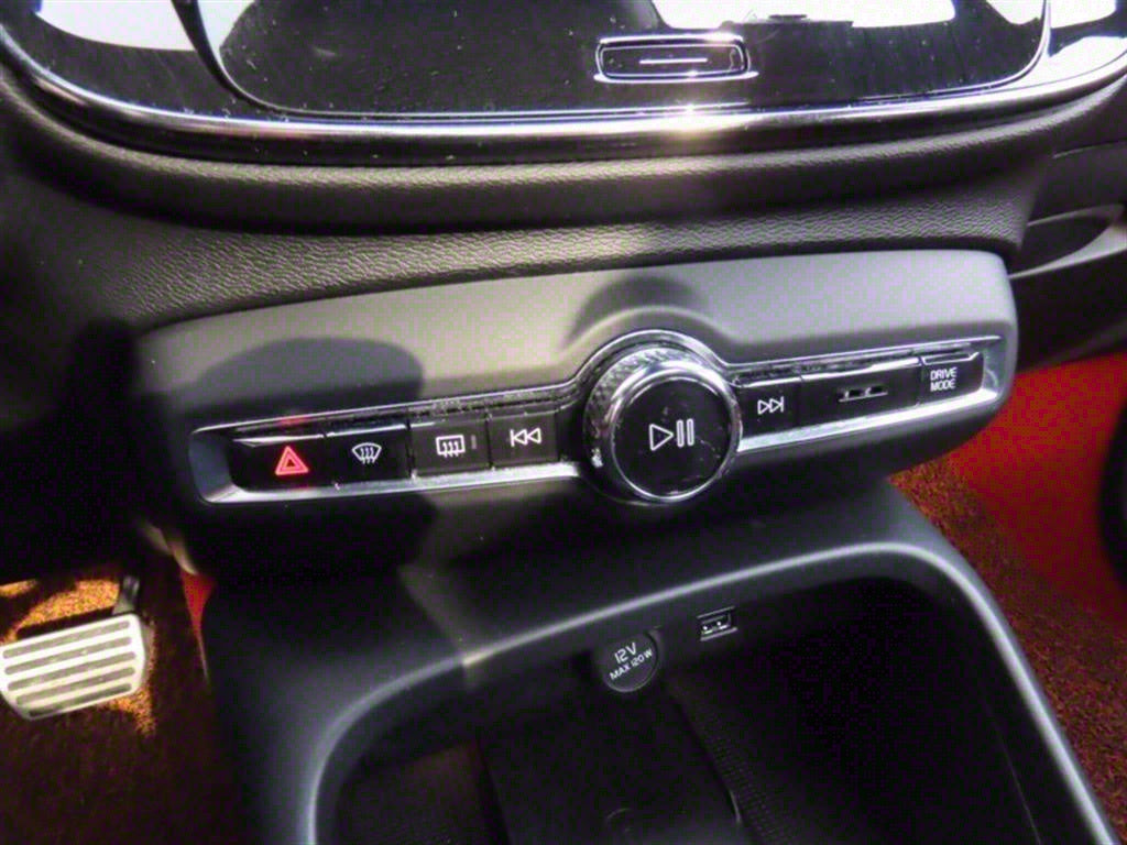 Volvo XC40 — photo 07