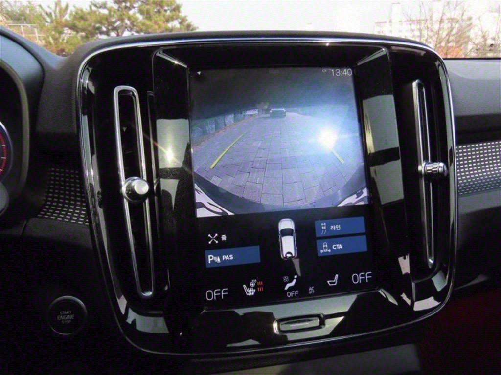 Volvo XC40 — photo 09