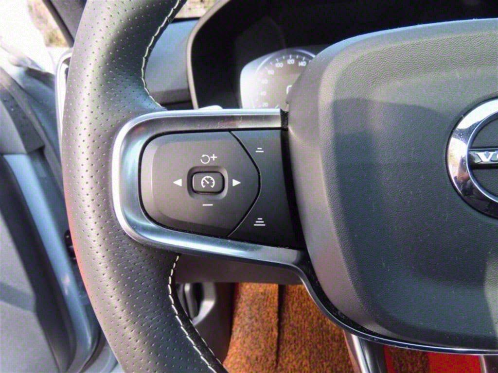 Volvo XC40 — photo 11