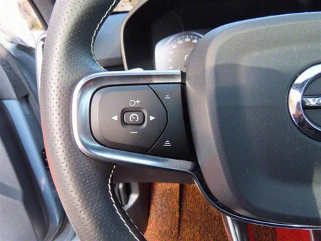 Volvo XC40 — photo 11