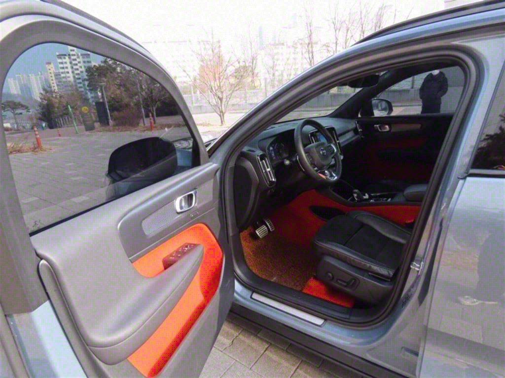 Volvo XC40 — photo 13