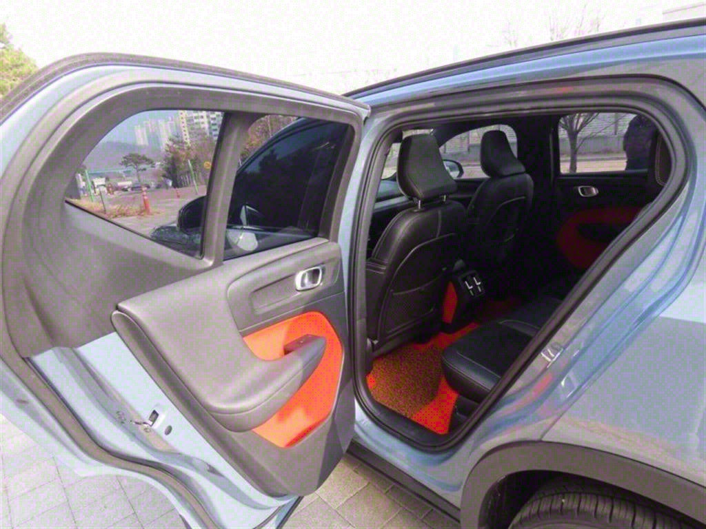 Volvo XC40 — photo 14