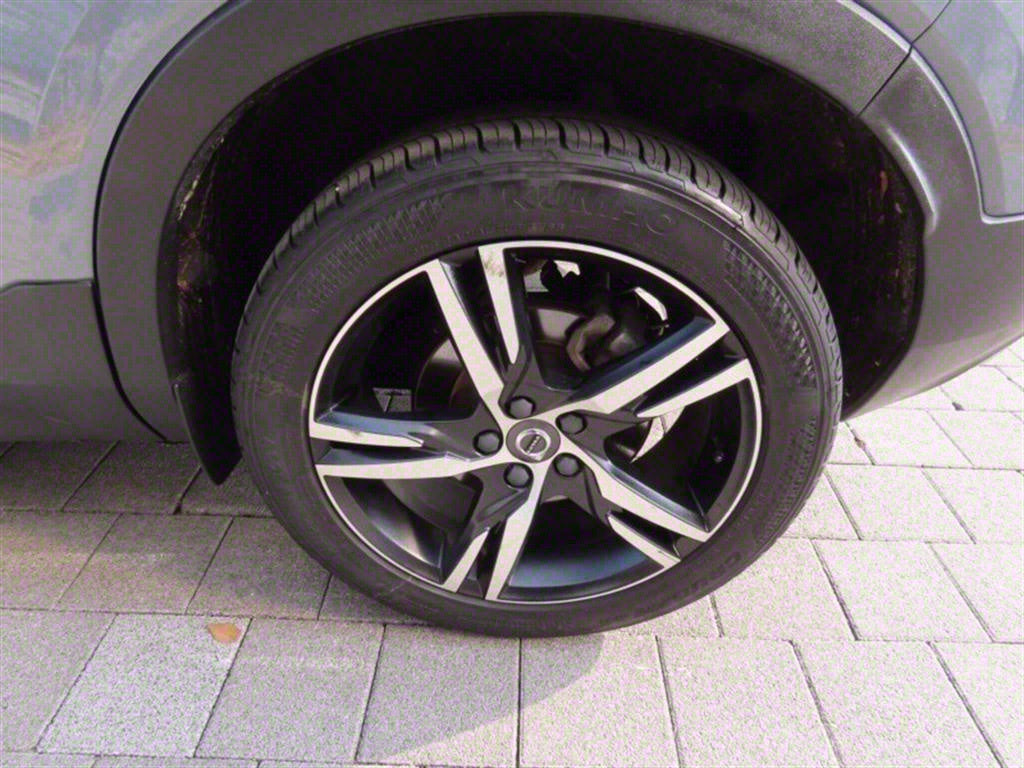 Volvo XC40 — photo 17