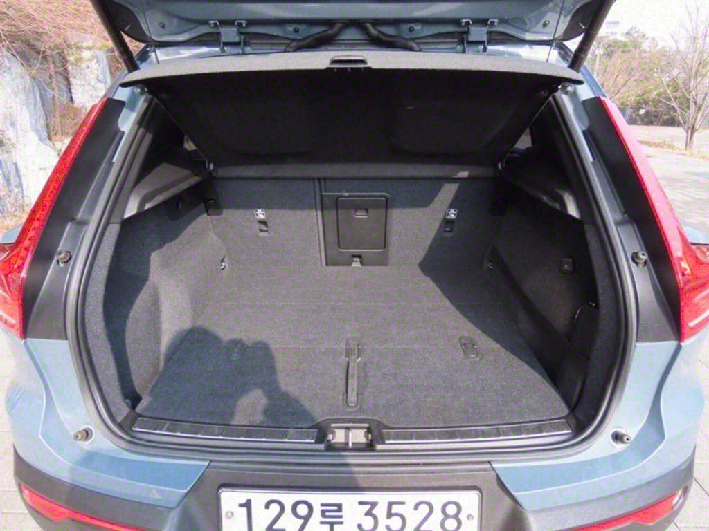 Volvo XC40 — photo 18