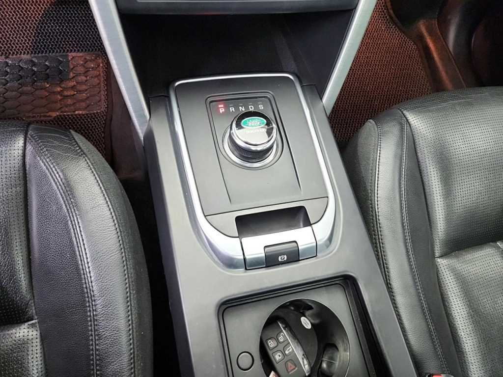 Land Rover Discovery Sport — photo 08