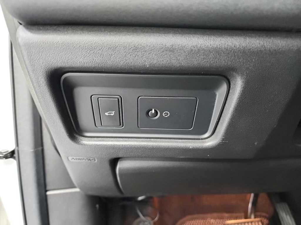 Land Rover Discovery Sport — photo 14