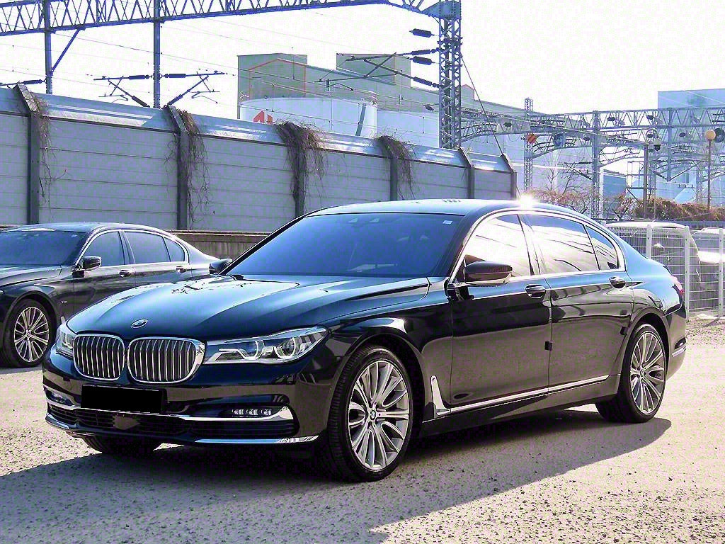 BMW 7-Series — photo 02