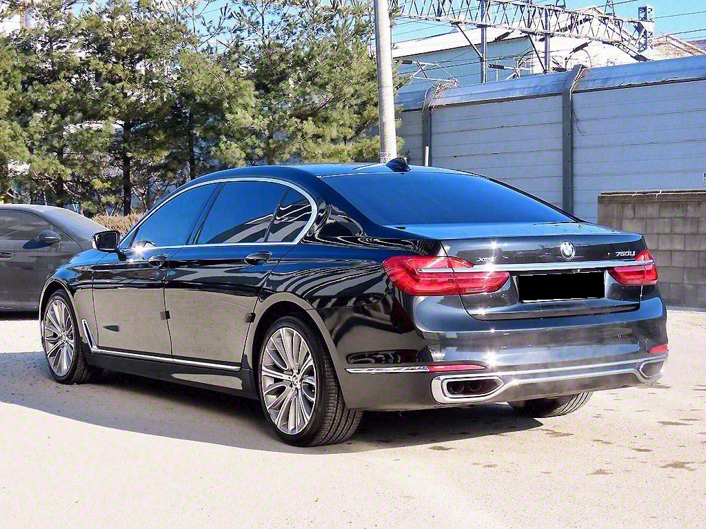 BMW 7-Series — photo 03