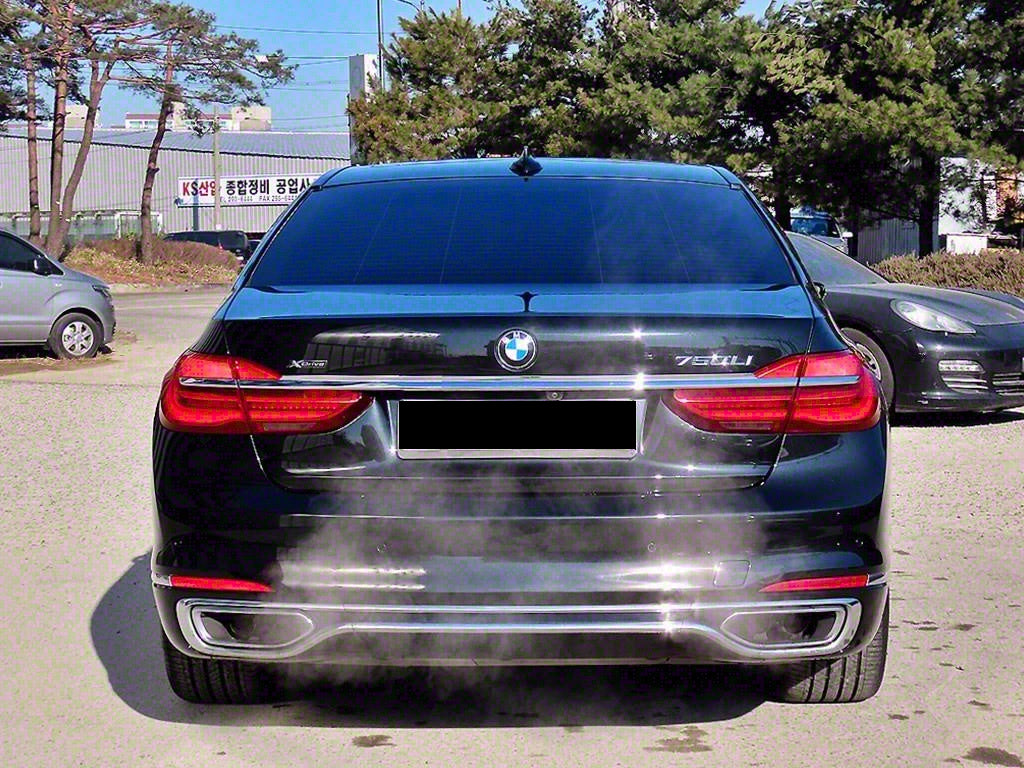 BMW 7-Series — photo 04