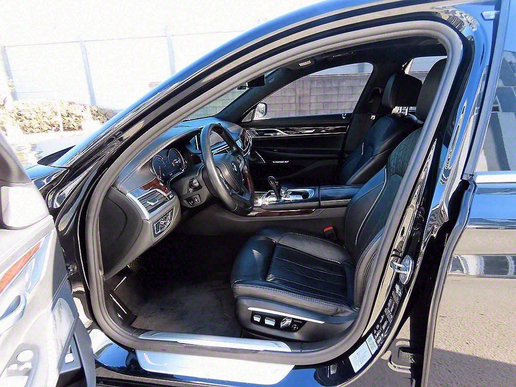 BMW 7-Series — photo 05