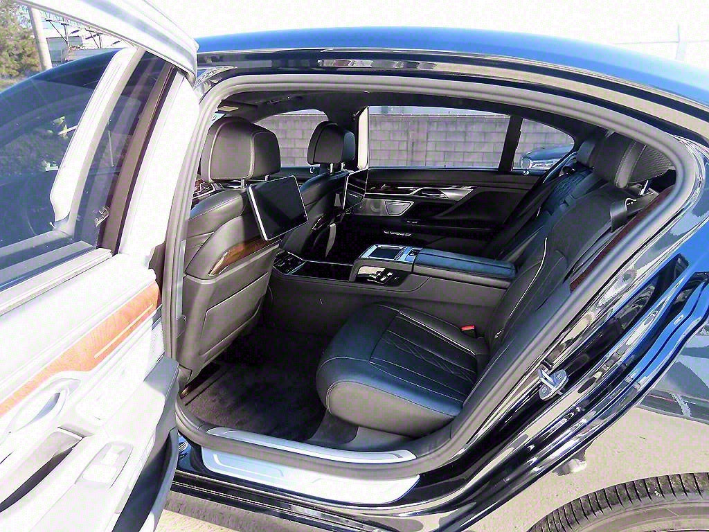 BMW 7-Series — photo 06